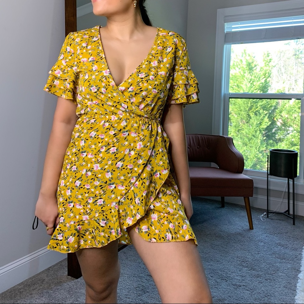 Floral dress with ruffle